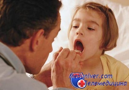 ребенок жалуется на боль в горле